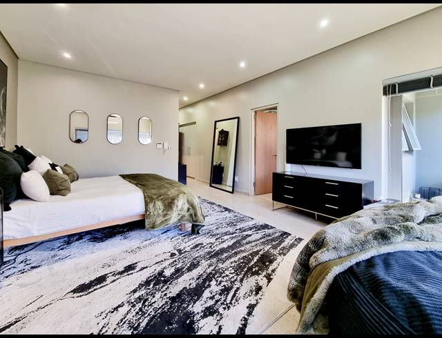 3 BEDROOM TOWNHOUSE TO LET IN OAKLANDS